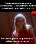 Viserys sorprendiendo a todos mientras entra a defender a Rhaenyra y a sus hijos